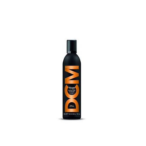 DCM hajformázó hab göndőr hajra 300ml - göndör hajú modell frizurával